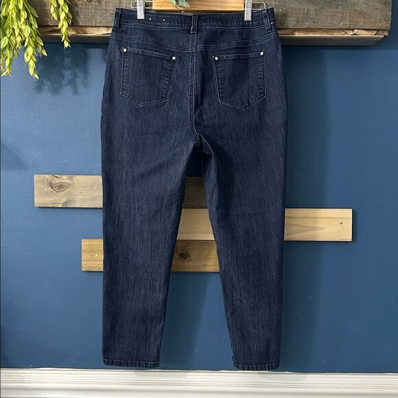 Chico's Fab Slimming Size 10 Ankle & Cropped EUC - Picture 2 of 11